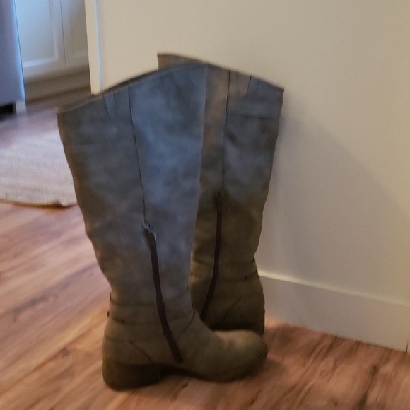 Boots - Picture 2 of 3